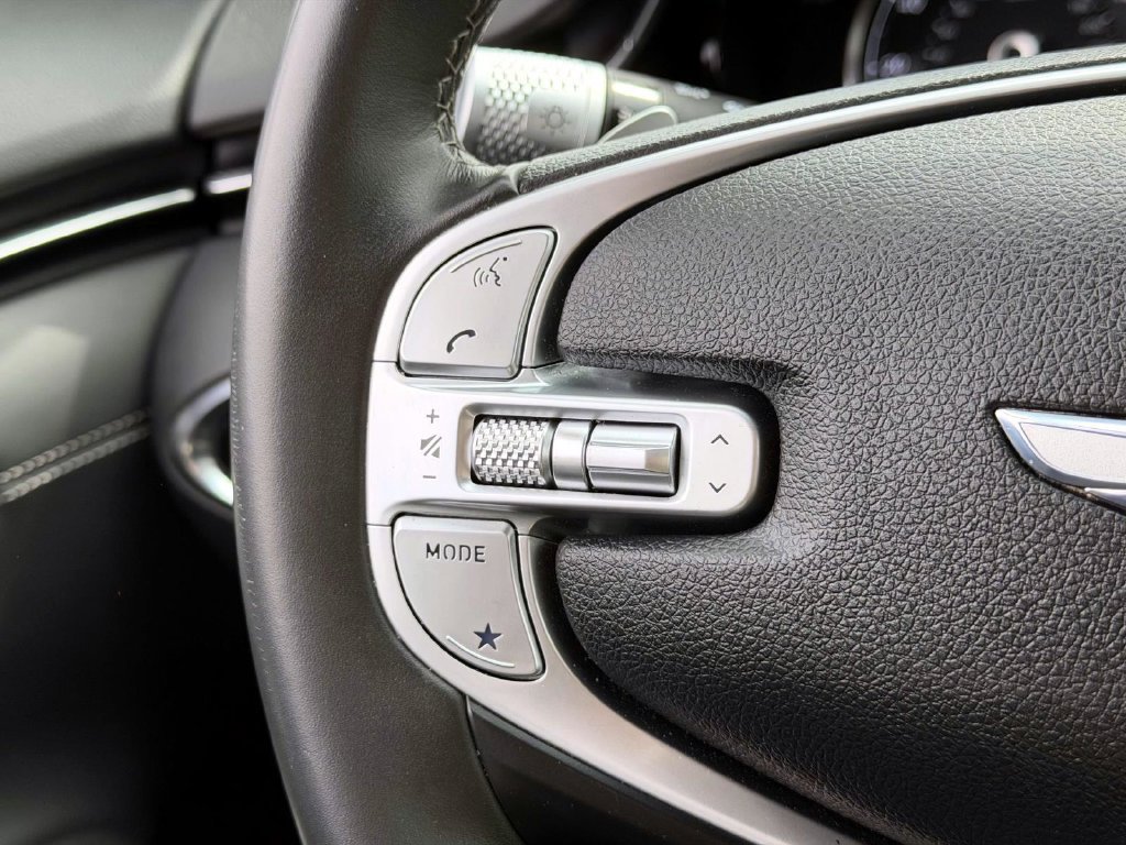 Certified 2025 Genesis GV70 2.5T AWD/4WD image 19