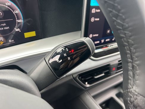 New 2026 Volkswagen Tiguan SE R-Line FWD image 8