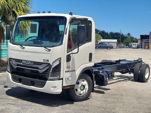Used 2027 Isuzu NPR RWD image 2