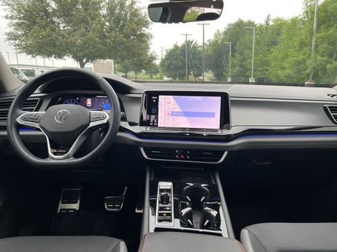 Certified 2024 Volkswagen Atlas Peak Edition SE AWD/4WD image 27