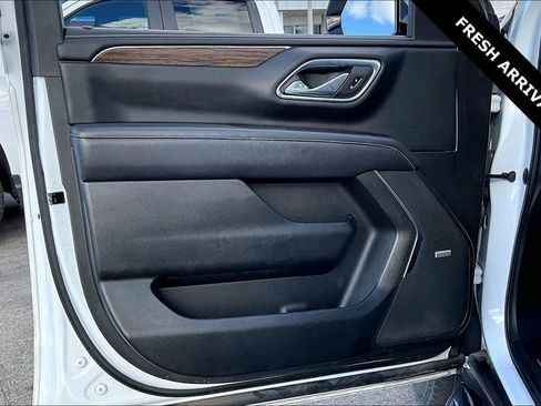 Used 2023 Chevrolet Suburban Premier image 19
