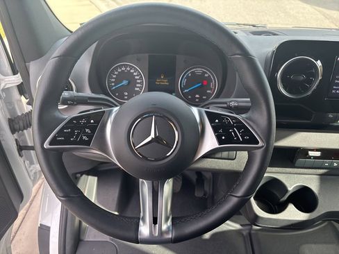 New 2024 Mercedes-Benz eSprinter 170 Cargo image 41