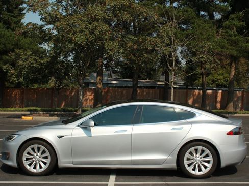 Used 2018 Tesla Model S 75D AWD/4WD image 4