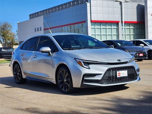 Used 2024 Toyota Corolla SE image 2