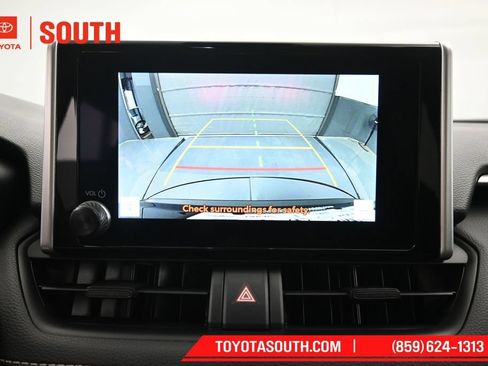 Used 2025 Toyota RAV4 XLE AWD/4WD image 17