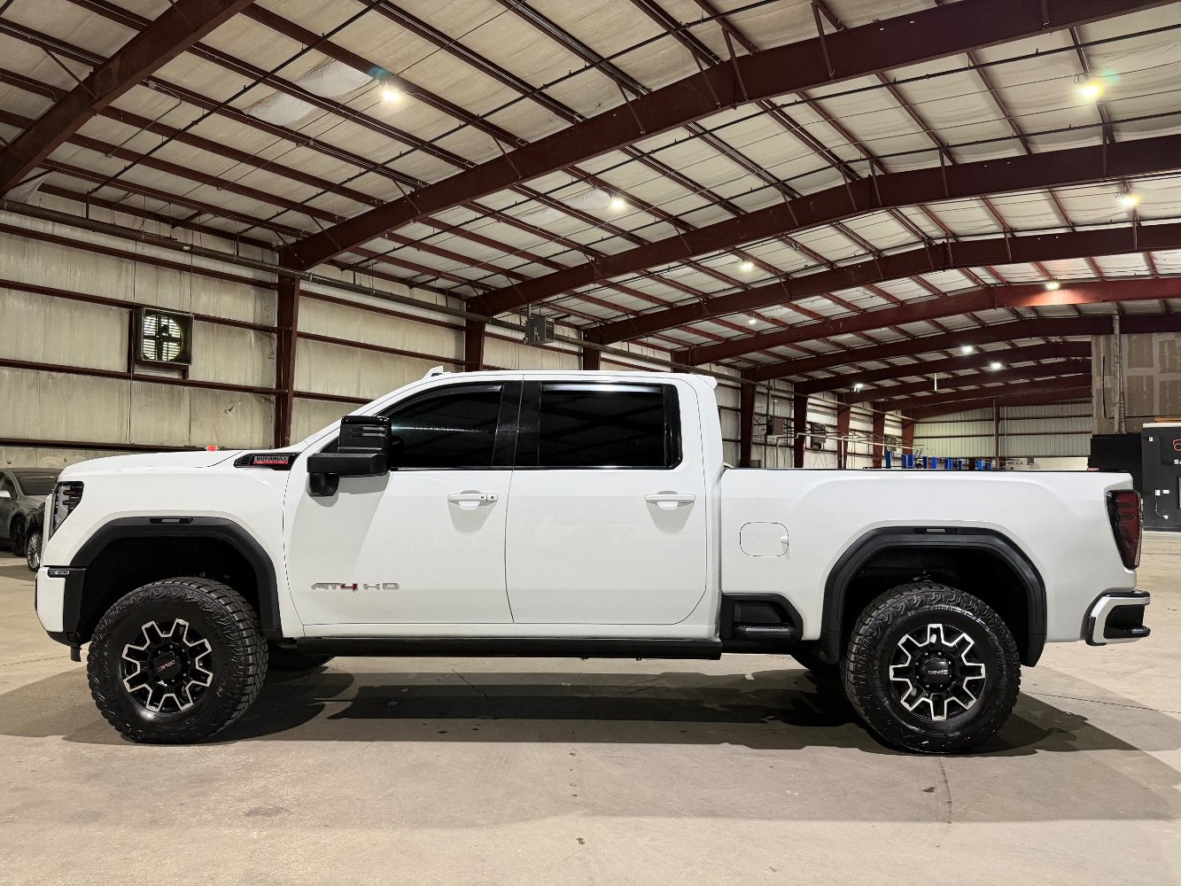 Used 2024 GMC Sierra 2500 AT4 w/ AT4 Preferred Package AWD/4WD image 7
