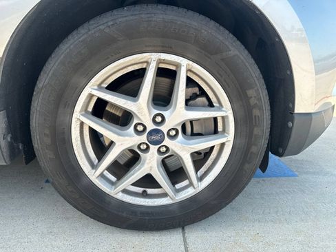 Used 2021 Ford Edge SEL FWD image 3