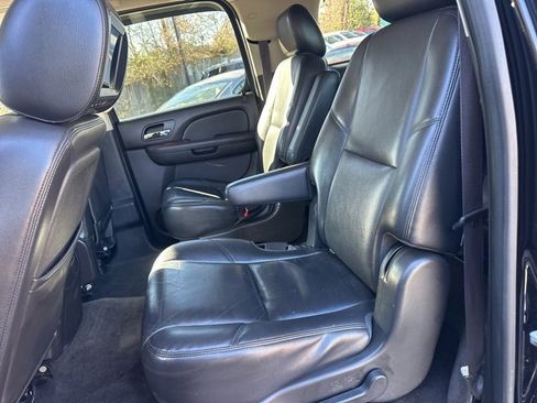 Used 2014 Chevrolet Suburban LTZ image 8