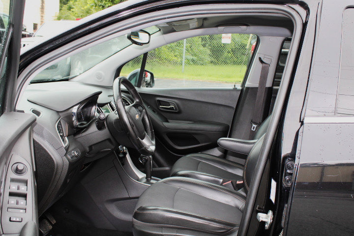 Used 2019 Chevrolet Trax LT w/ LT Convenience Package AWD/4WD image 12