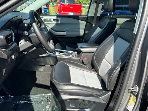 Used 2024 Ford Explorer XLT w/ Equipment Group 202A AWD/4WD image 21