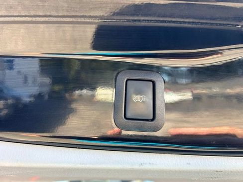 Used 2018 Toyota Highlander XLE AWD/4WD image 13