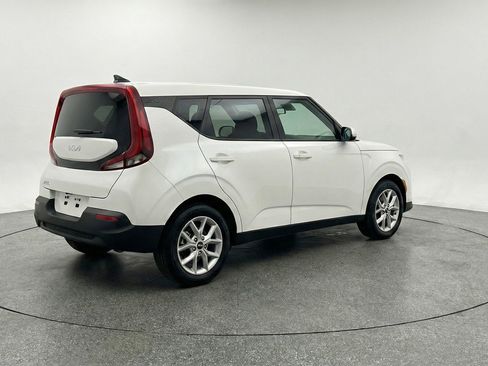 Used 2025 Kia Soul LX w/ LX Technology Package image 9
