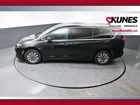 Used 2024 Chrysler Pacifica Select FWD image 43