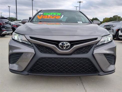 Used 2019 Toyota Camry SE image 10