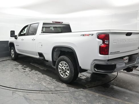 Used 2024 Chevrolet Silverado 2500 LT w/ Convenience Package image 9