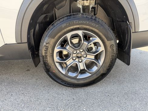 Used 2025 Ford Maverick XLT w/ XLT Luxury Package AWD/4WD image 5