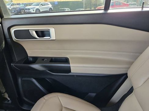 Used 2020 Ford Explorer XLT RWD image 12