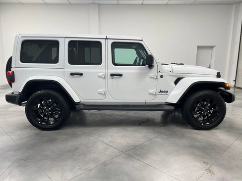 Used 2025 Jeep Wrangler Unlimited Sahara image 8
