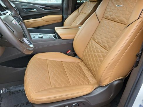 Used 2021 Cadillac Escalade Premium Luxury AWD/4WD image 10