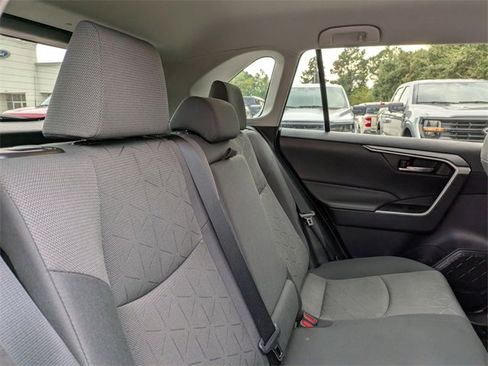 Used 2021 Toyota RAV4 XLE w/ Carpet Mat Package (TMS) image 30