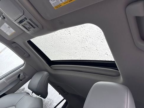 Used 2022 Toyota Highlander XLE image 31