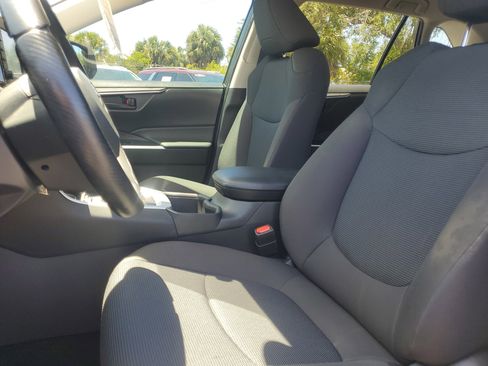 Certified 2022 Toyota RAV4 LE image 18