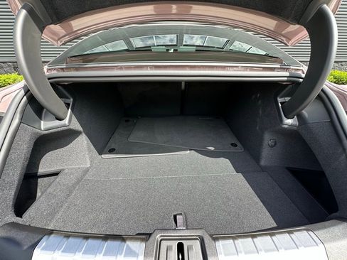 Used 2025 Porsche Taycan image 33