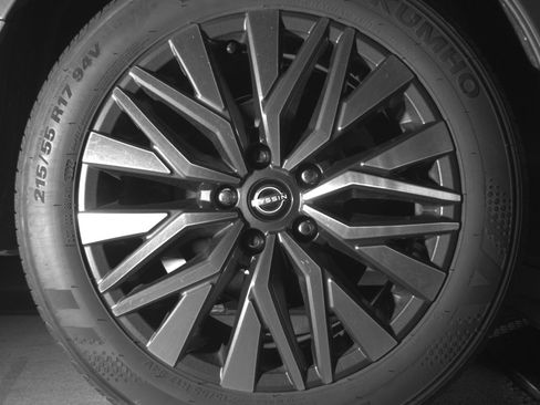 Used 2025 Nissan Altima 2.5 SV FWD image 15