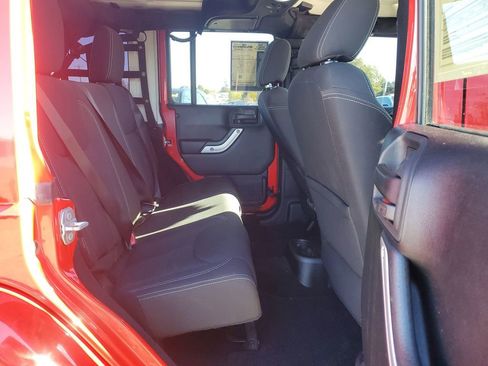 Used 2015 Jeep Wrangler Unlimited Sahara w/ Connectivity Group image 26