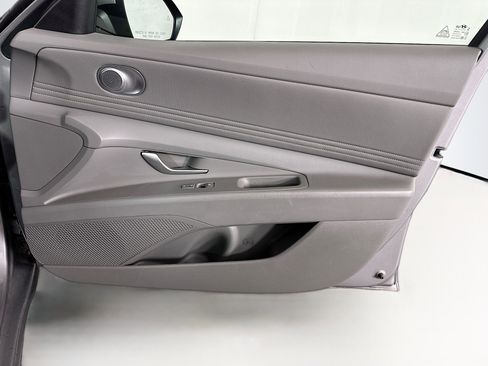 Used 2025 Hyundai Elantra SEL image 32