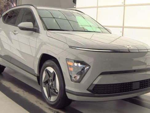 Used 2024 Hyundai Kona SEL image 2