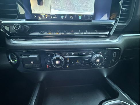 Certified 2022 Chevrolet Silverado 1500 LTZ w/ Z71 Off-Road Package image 20