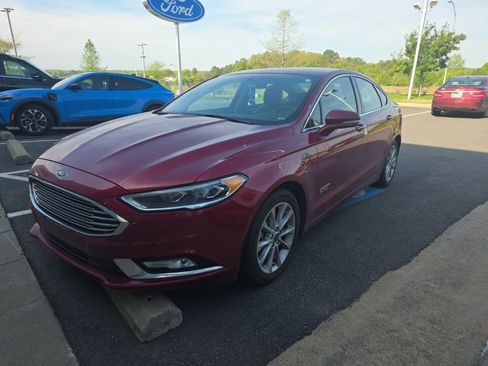 Used 2017 Ford Fusion Energi SE image 2