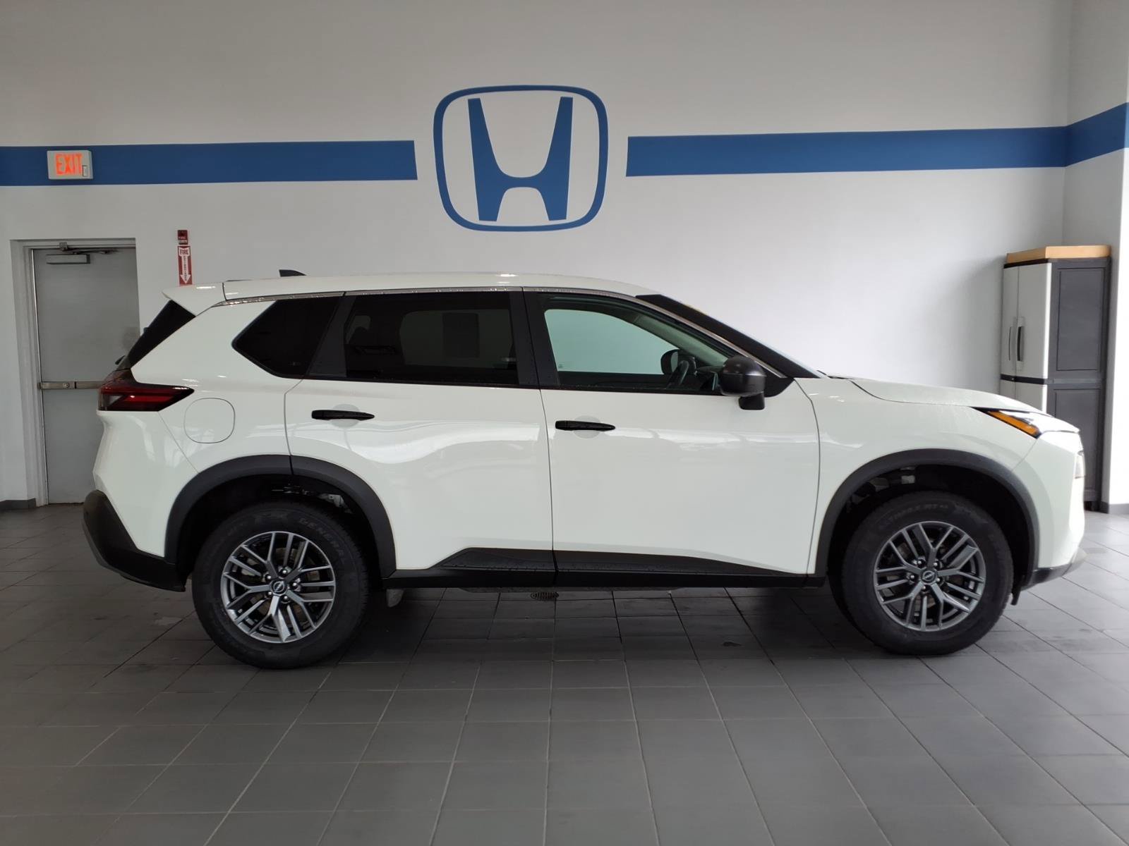 Used 2023 Nissan Rogue S AWD/4WD image 5