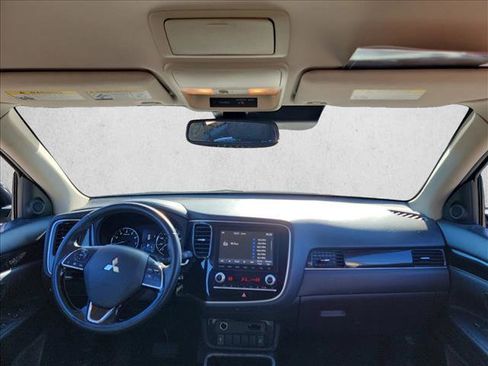Used 2020 Mitsubishi Outlander SE image 15
