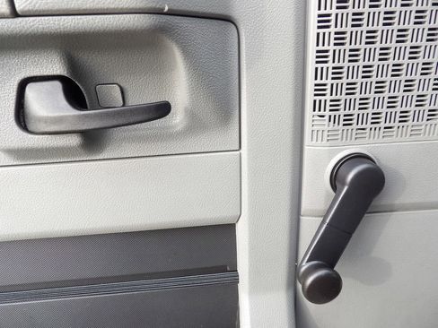 Used 2021 Ford E-350 and Econoline 350 Super Duty image 15