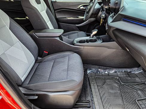 Used 2024 Chevrolet Trax LS w/ LS Convenience Package image 34