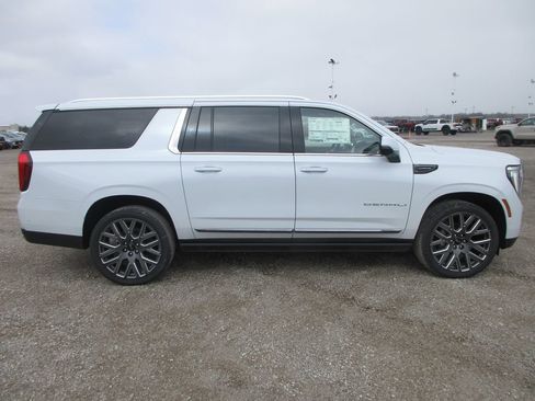 New 2026 GMC Yukon XL Denali Ultimate image 3
