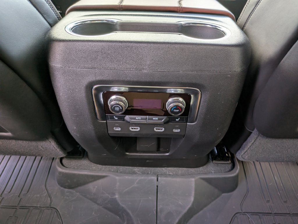 Used 2024 GMC Yukon Denali Ultimate AWD/4WD image 19