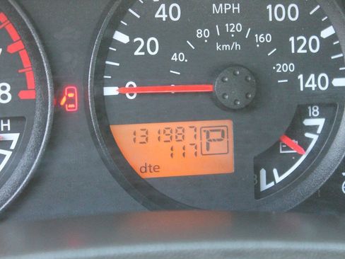 Used 2005 Nissan Frontier NISMO w/ (J01) Sunroof Pkg RWD image 15