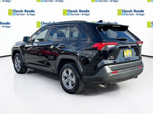 Used 2025 Toyota RAV4 XLE AWD/4WD image 5