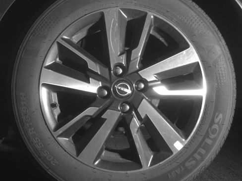 Used 2025 Nissan Versa SV FWD image 14