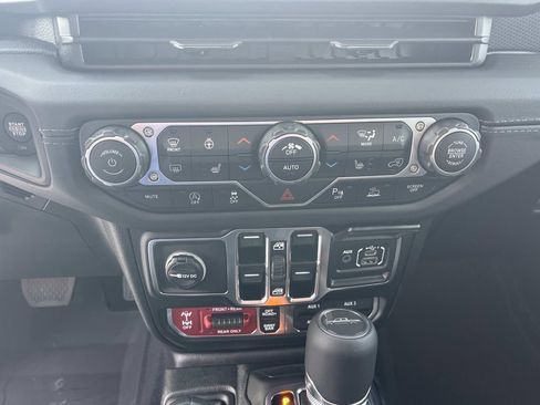 New 2025 Jeep Gladiator Rubicon image 23