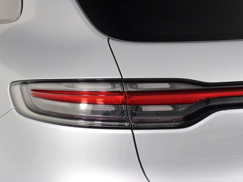 Certified 2026 Porsche Macan AWD/4WD image 21