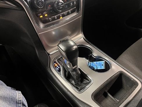 Used 2020 Jeep Grand Cherokee Laredo image 28