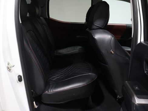 Used 2017 Toyota Tacoma SR5 image 18