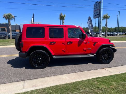Used 2025 Jeep Wrangler Sahara image 7