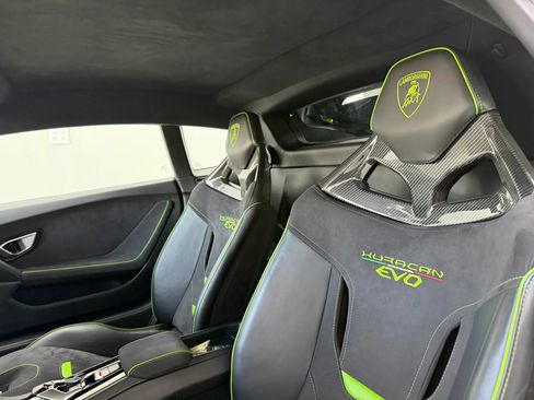 Used 2022 Lamborghini Huracan EVO RWD image 28