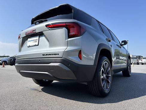 Used 2026 GMC Terrain Elevation w/ Elevation Premium Package FWD image 10