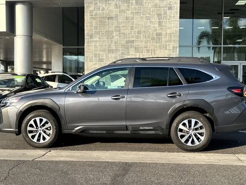 Used 2025 Subaru Outback Premium image 10